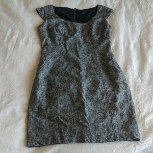 Form-fitting, lined work dress